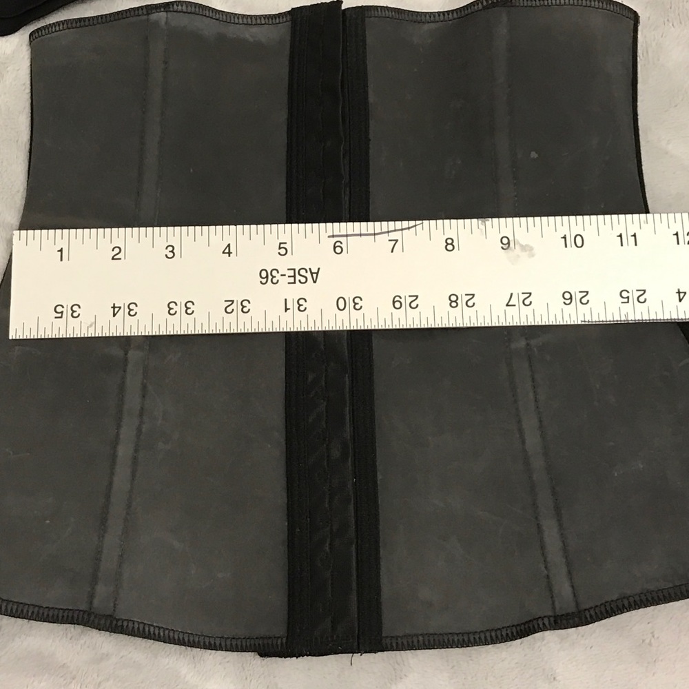 Gently used Waist Trainer ⌛️