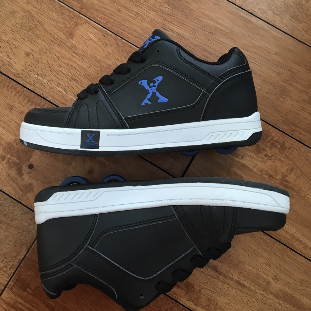 Black "Heely's" great condition.Size Y5. Fits 7.5