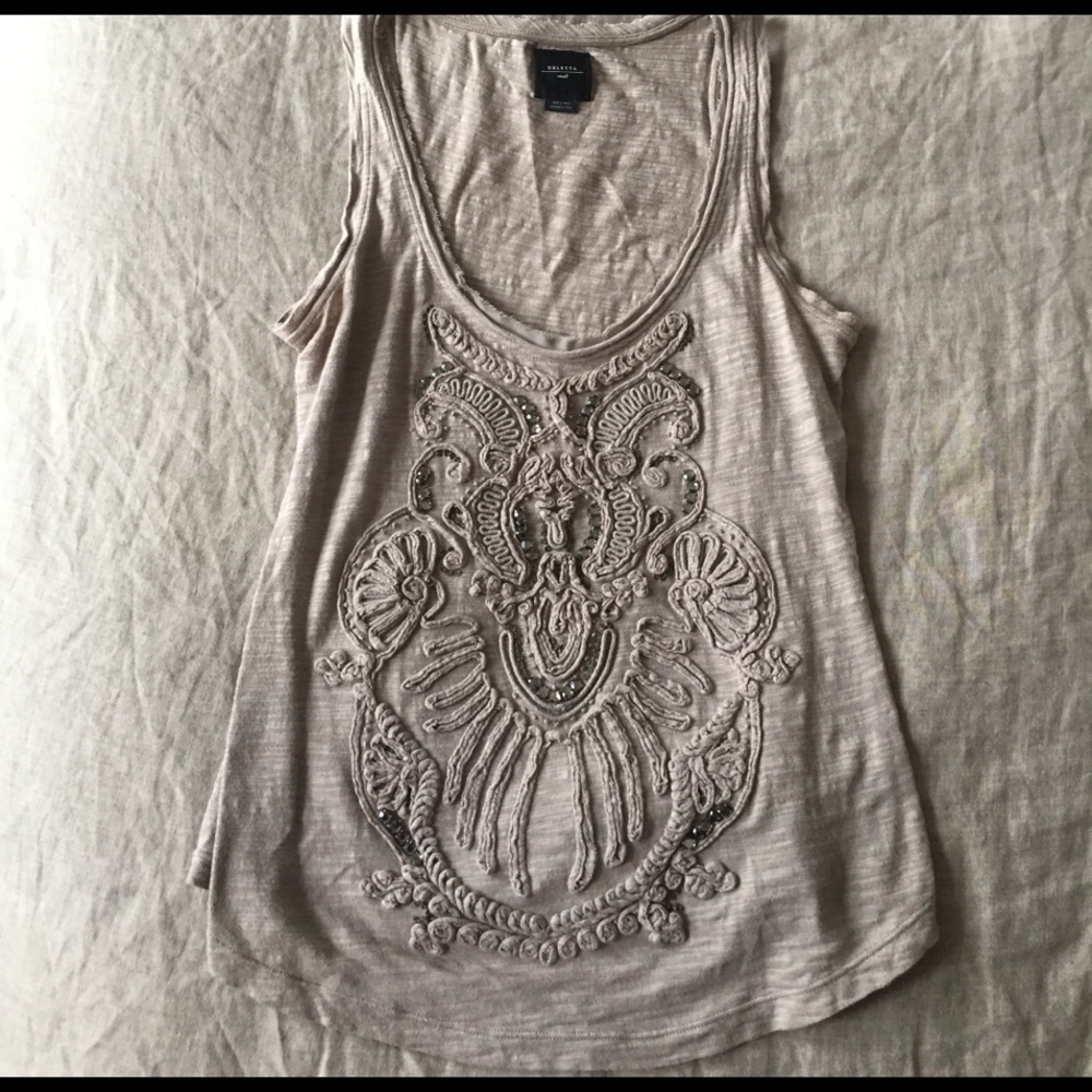 Low scoop Anthropologie tank with lots of detail