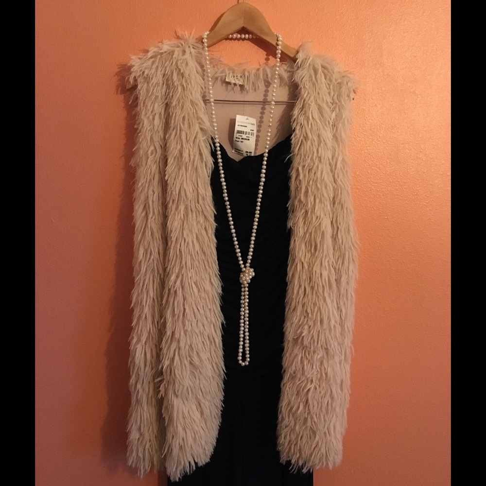 NWT soft faux fur vest size medium