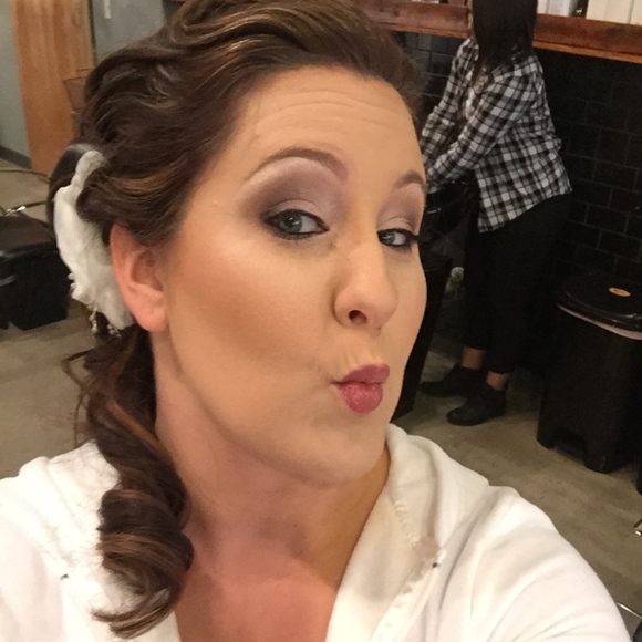 Meet your Posher, Leslie - Picture 2 of 2