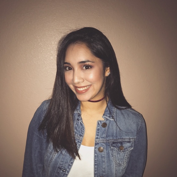 Meet your Posher, Alyssa - Picture 1 of 1