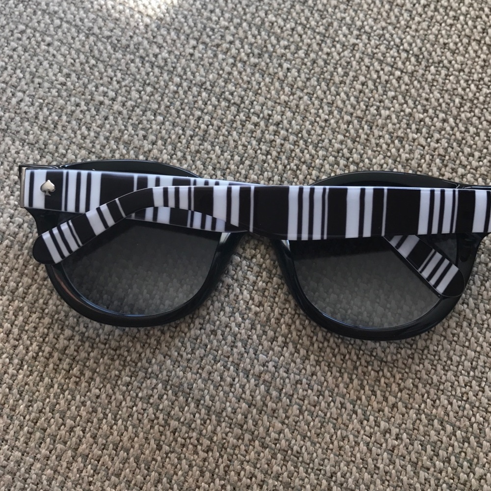 New Kate ♠️ sunglasses - Picture 4 of 6