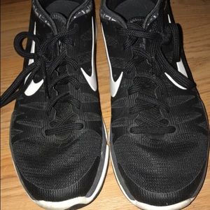 Nike running shoes; size: 7.5