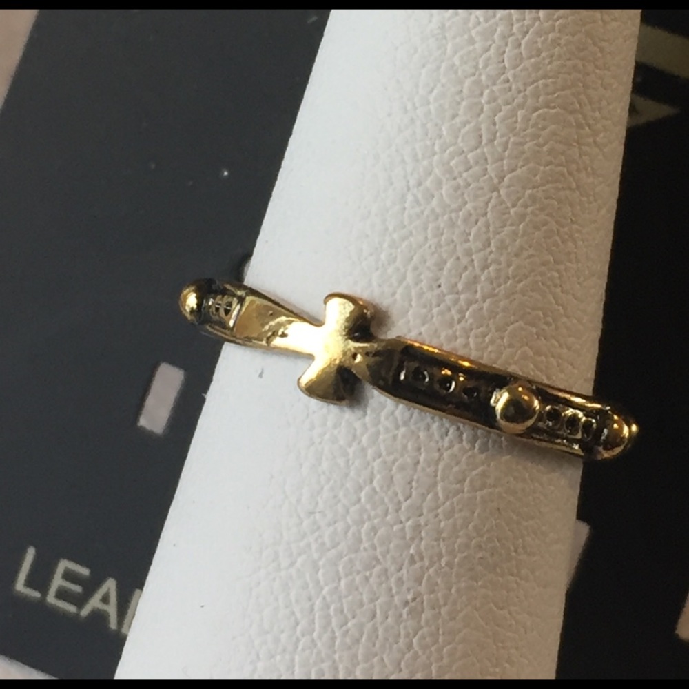 NWT Brandy Melville Stackable cross ring size 7