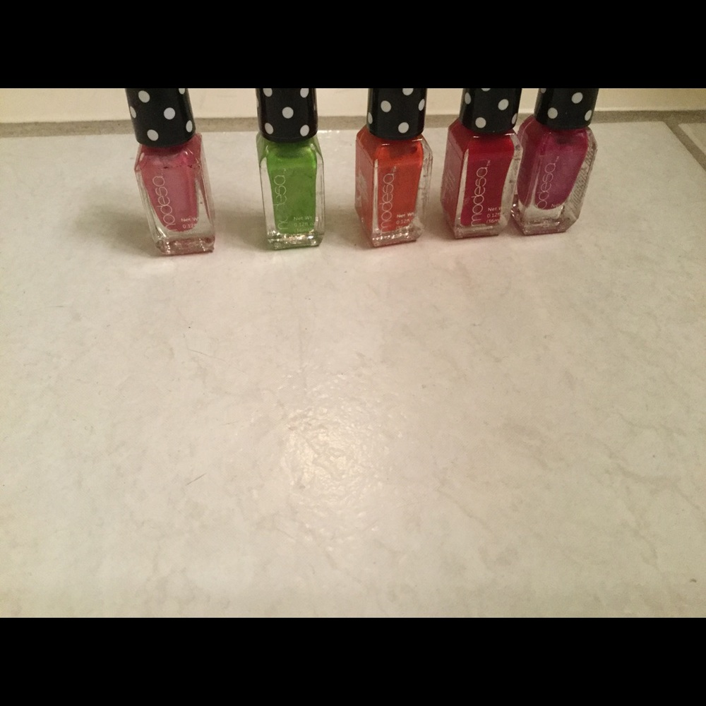 5 modesa nail polishes of assorted colors