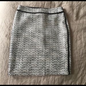 Houndstooth Ann Taylor pencil skirt