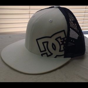 DC Daxson trucker snap back hat
