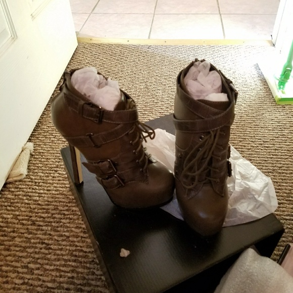 SCENE DUSTY OLIVE Ankle Booties - Picture 2 of 4