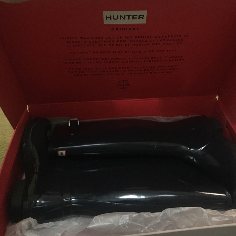 NWT Navy hunter boots - 10 glossy