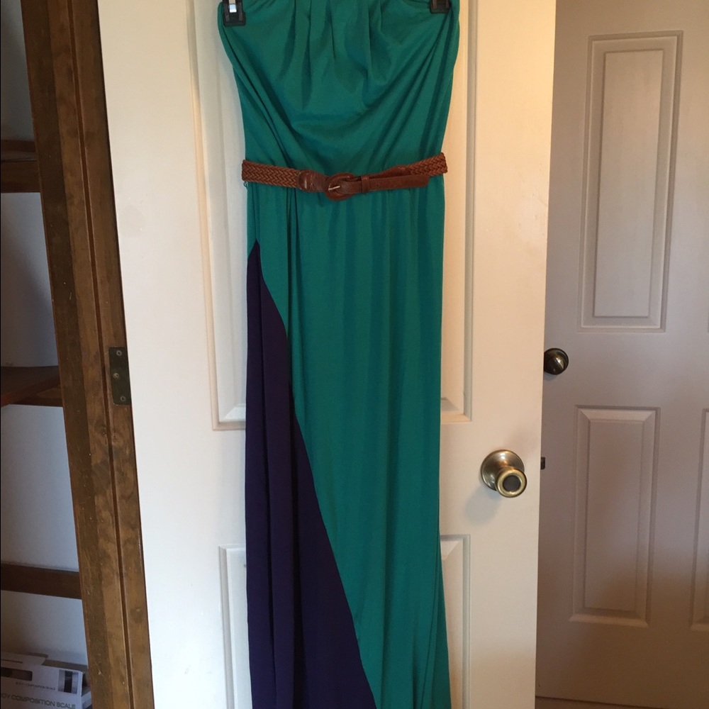 Maxi dress with belt