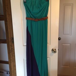 Maxi dress with belt