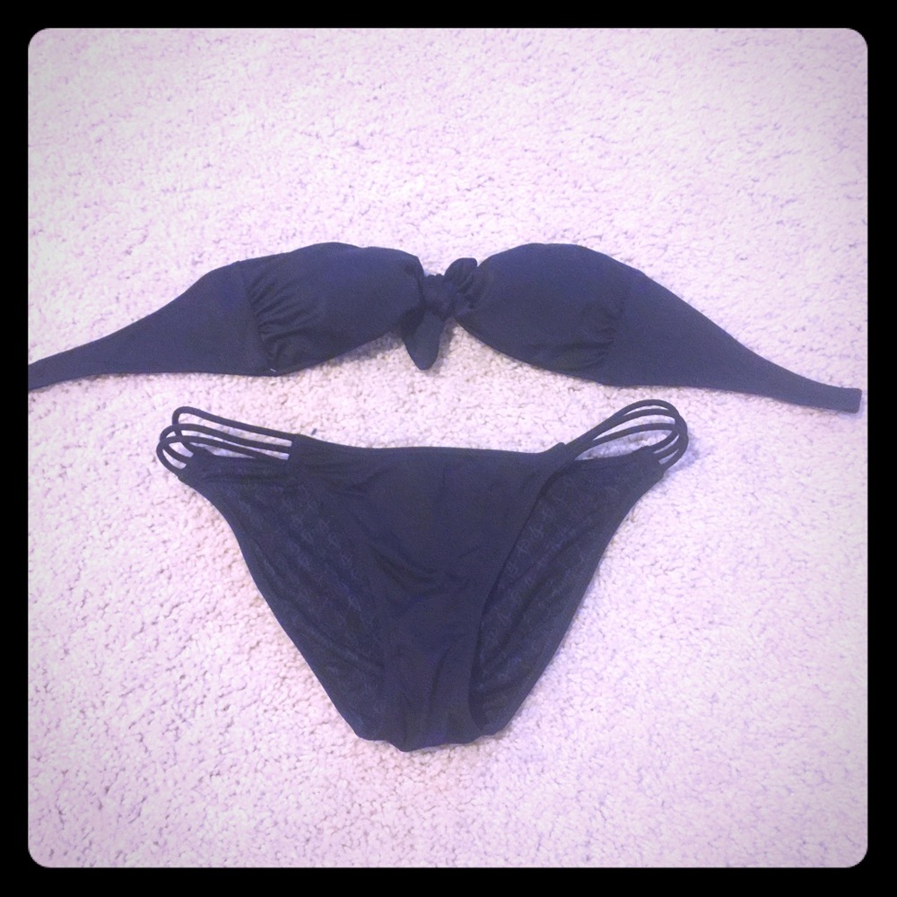 VS Bandeau top and string bottom