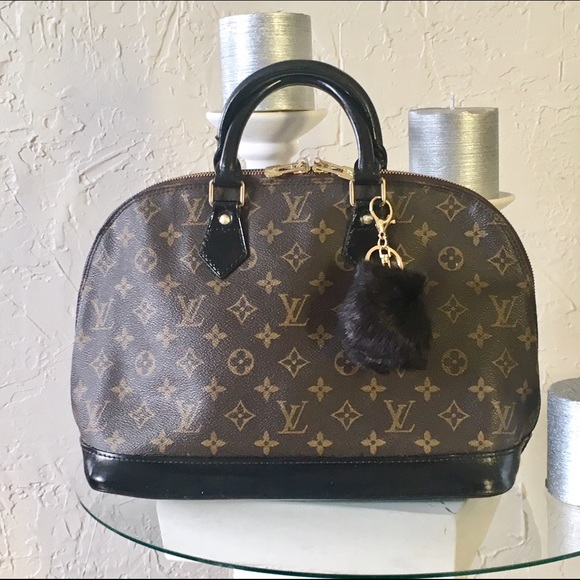Louis Vuitton Handbags - 💯% Authentic Louis Vuitton Alma handbag