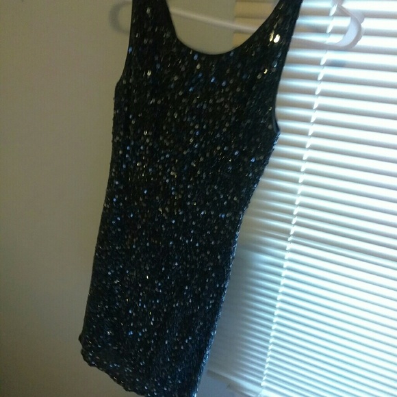 Elegant dresses - Picture 7 of 8