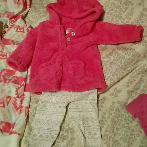 Carter's 3 month clothes - Picture 2 of 4