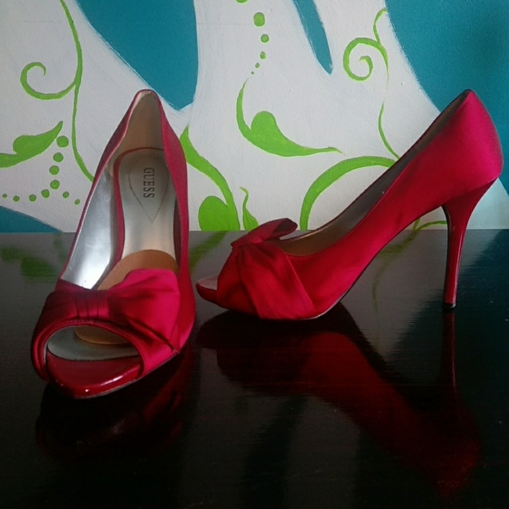 Guess Red Heals