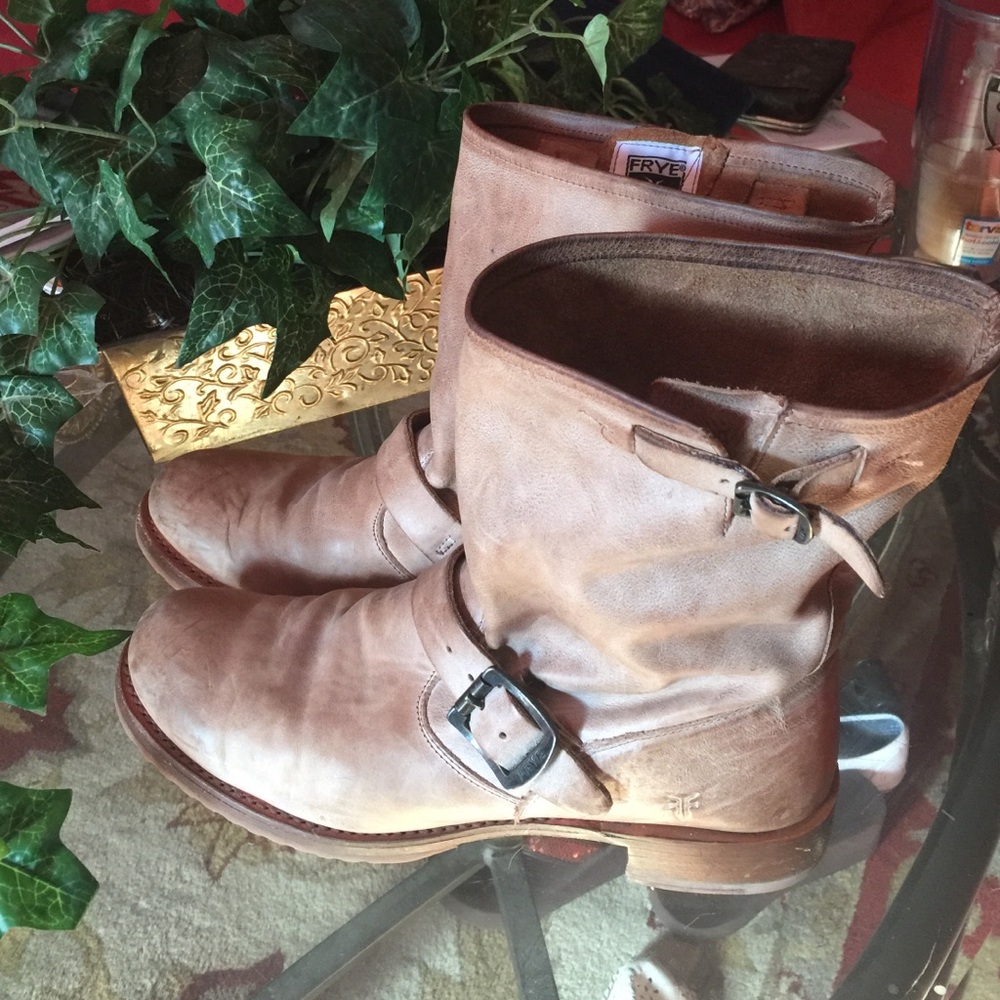 FRYE boots Carmel color like new