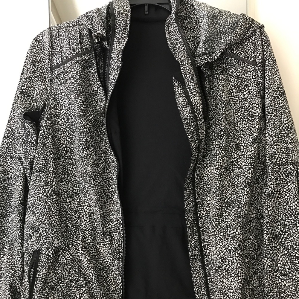 Lululemon size 4 plush petal spring forward jacket