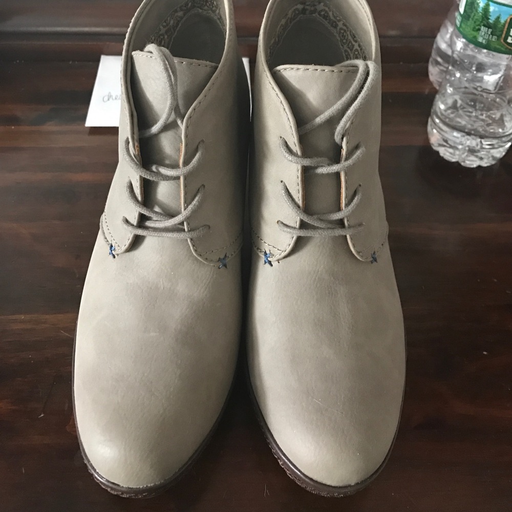 Tan wedges