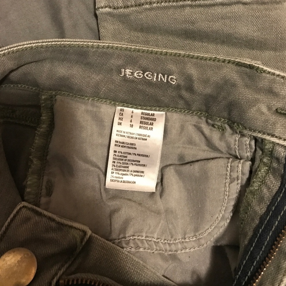 American Eagle Size 6 Jeggings (Light Olive)