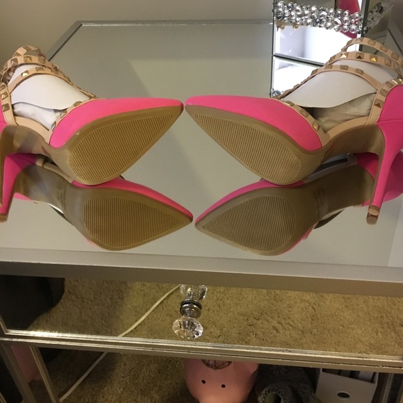 Pink pointed toe pumps - Picture 3 of 3