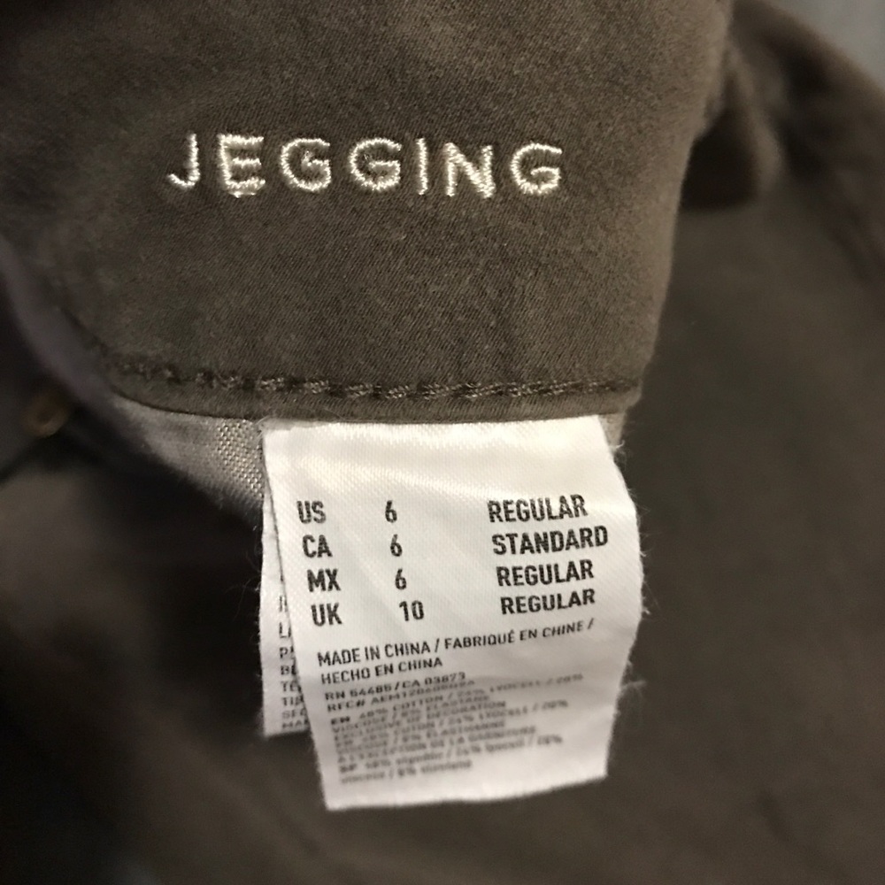 American Eagle jeggings size 6. Taupe colored