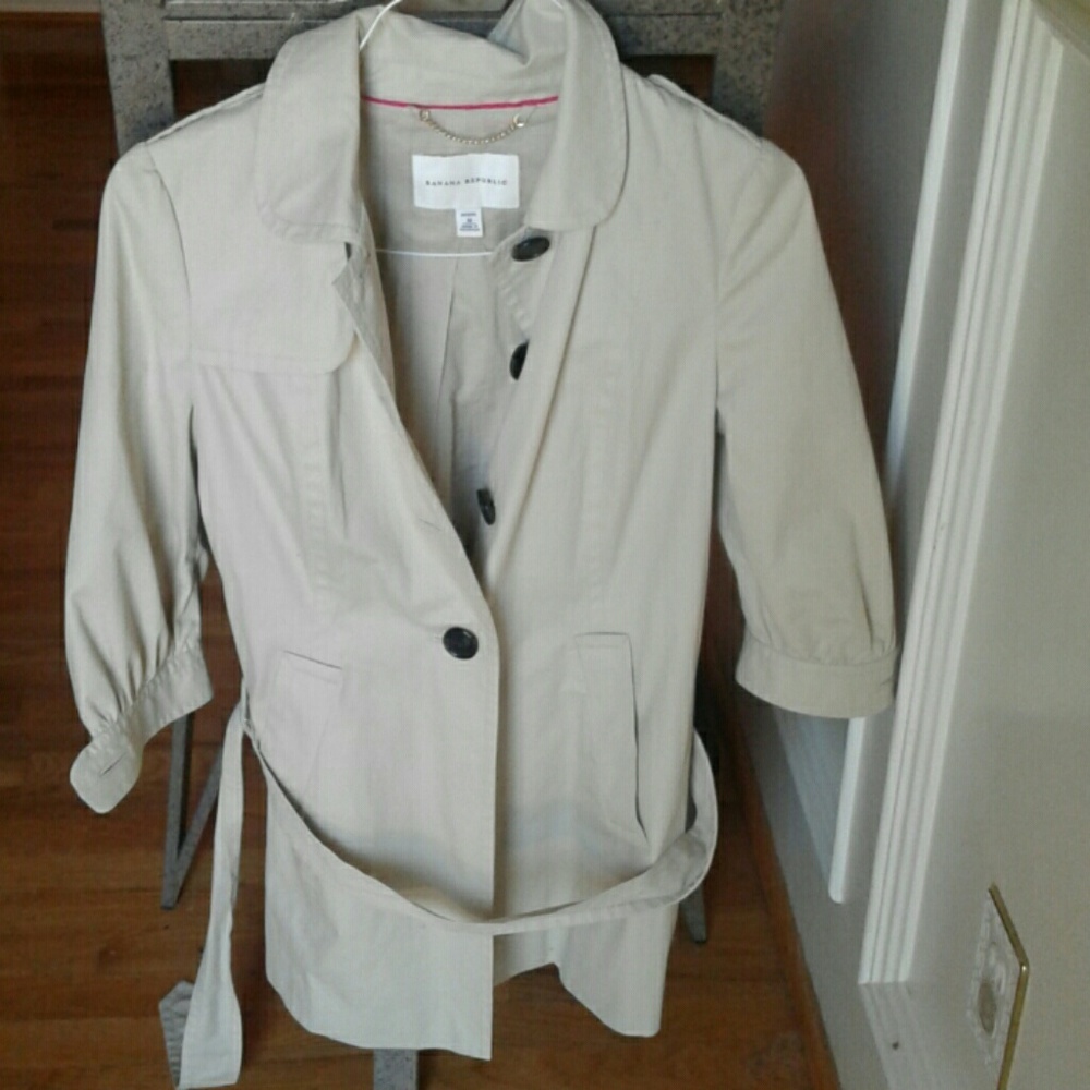 Short Trench coat falls just over hips