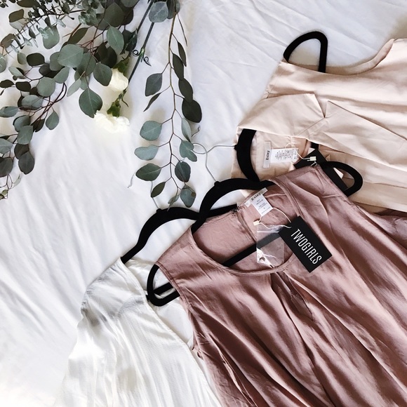 🌿TWOGIRLS Boutique Launch!!🌿 - Picture 2 of 3