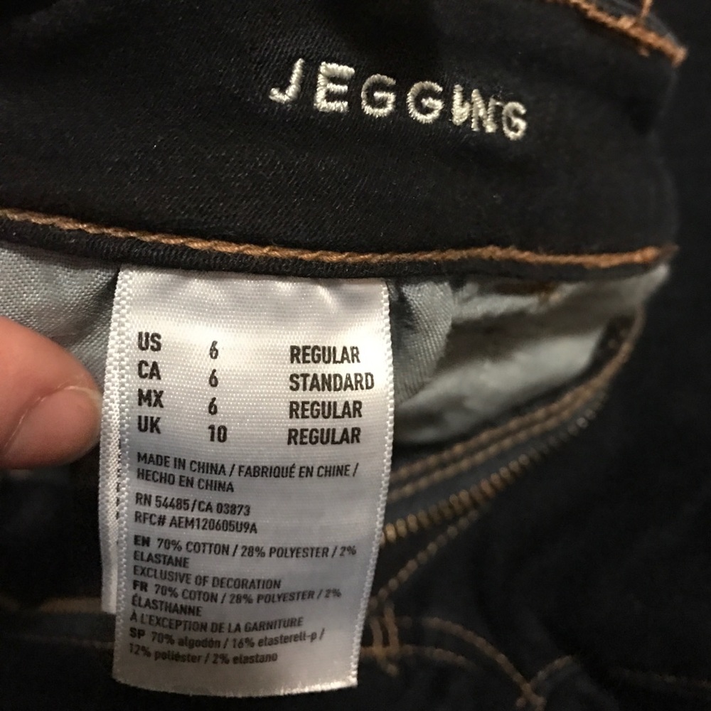 American Eagle size 6 jeggings (dark wash)