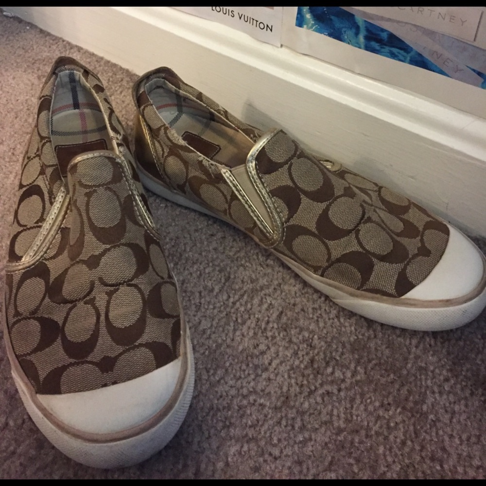Gold coach slip one