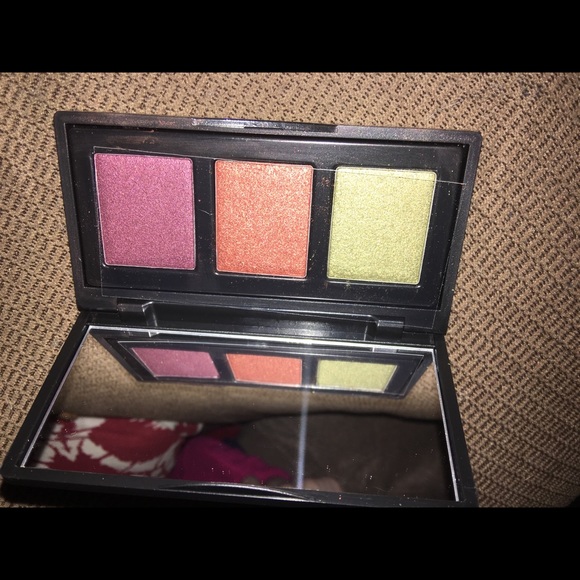 Naked Cosmetics Eyeshadow rustic pallet. - Picture 2 of 3
