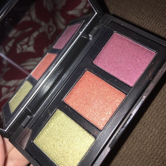 Naked Cosmetics Eyeshadow rustic pallet. - Picture 3 of 3