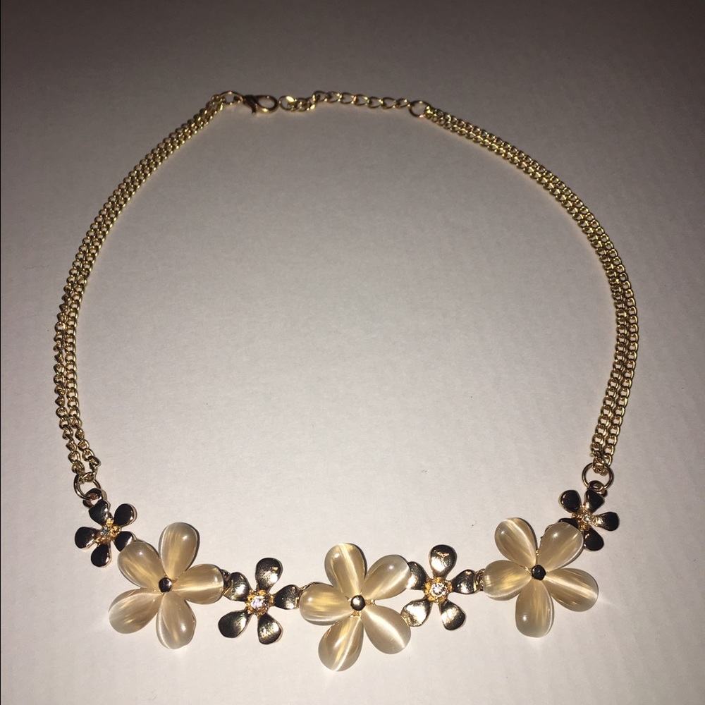 Statement flower necklace