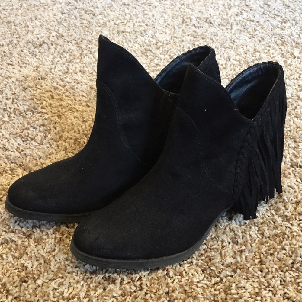 Like new fringe booties