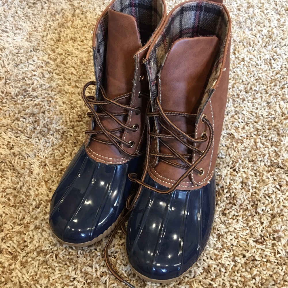 Duck boots navy