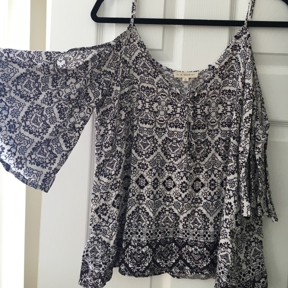 PacSun Tops - NWOT PacSun Cold shoulder top