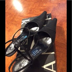 Anne Klein Black/Matte Satin, Size 8 1/2 M
