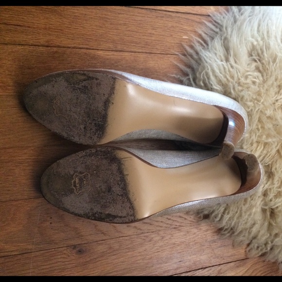 Stuart Weitzman shimmery pumps! - Picture 3 of 4