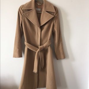 Classic Max Mara belted wool trench, camel size 4
