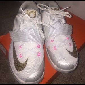 Kevin Durant Aunt Pearls Size 5