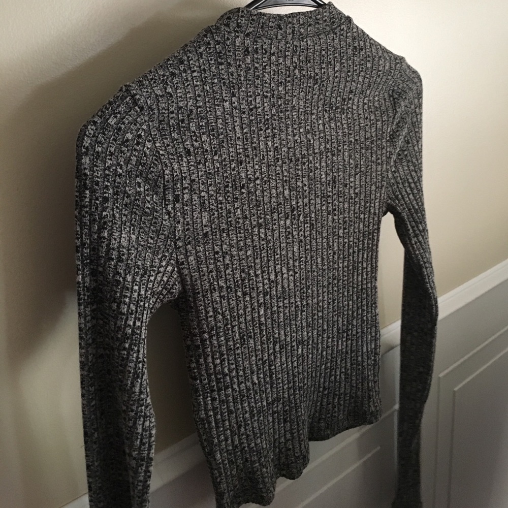 Express one eleven gray crop top - Picture 3 of 3
