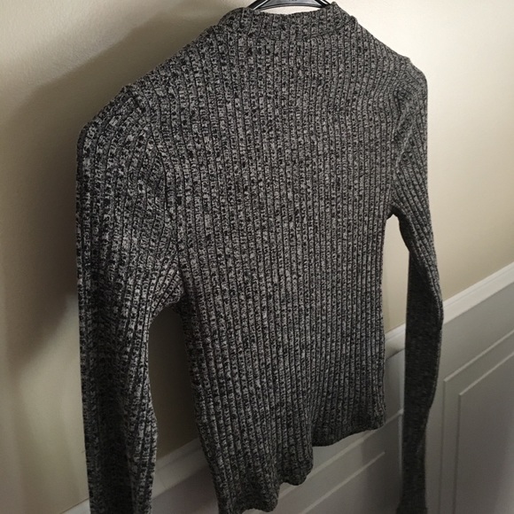 Express one eleven gray crop top - Picture 3 of 3