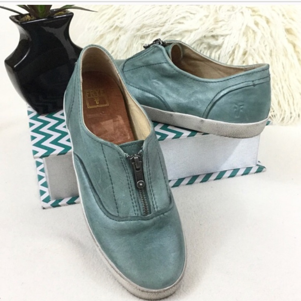 FRYE BRAND NEW Leather zip front