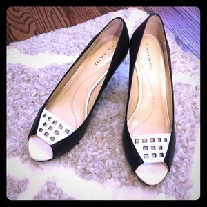 Tahari pumps