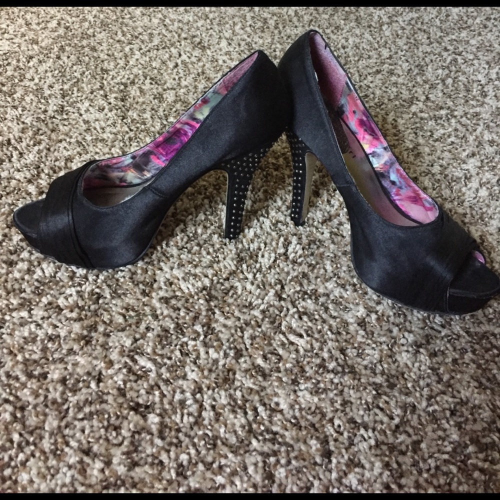 Material girl stiletto rhinestone heel Sz 6