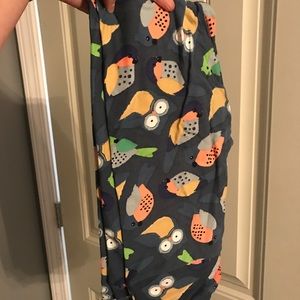 LIKE NEW OS LULAROE LEGGINGS- WORN ONCE- OWLS