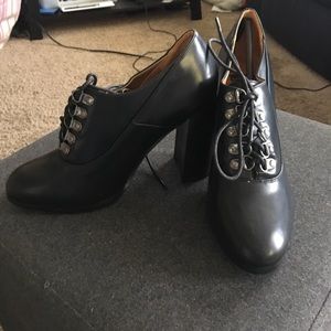 Modcloth lace up booties size 9 new in box