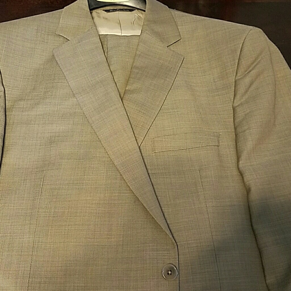 Jack Victor 46L Taupe Suit