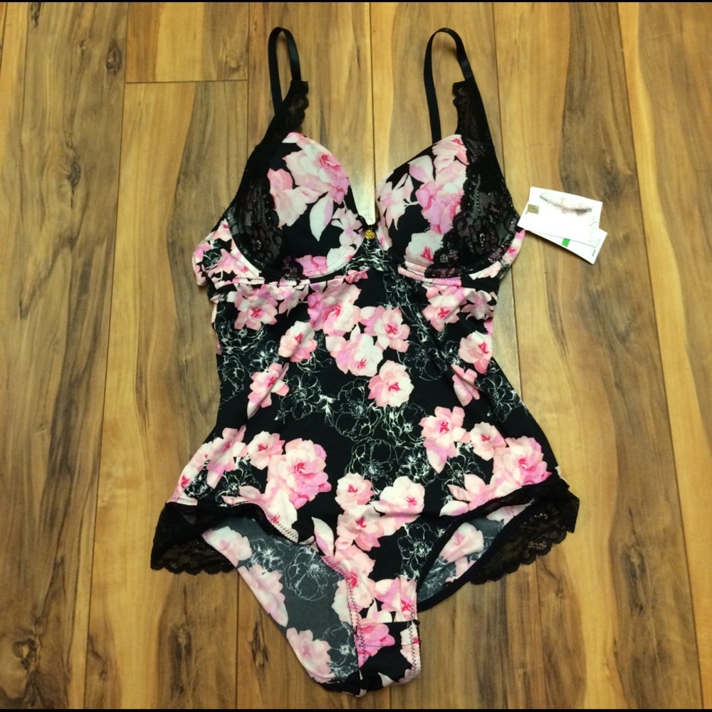 Jessica Simpson lingerie